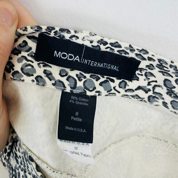 Moda International Black White Snake Print Straight Leg Pants Size 8 Petite - Picture 3 of 7